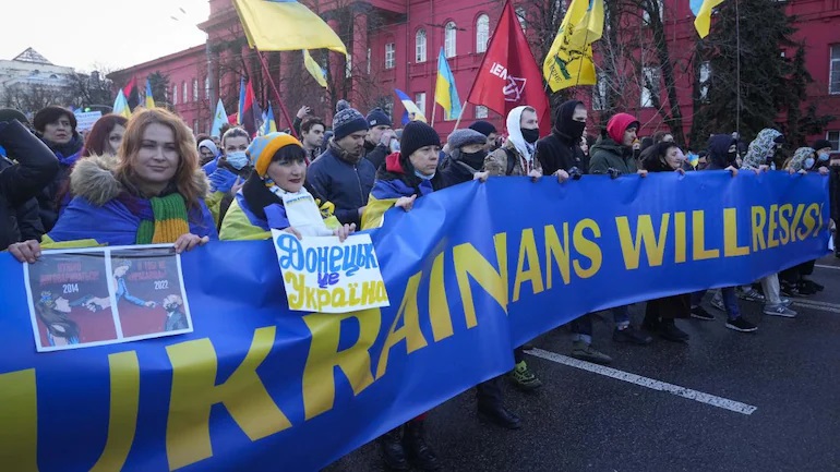 Ukrainian-protestors-by-AP.jpg